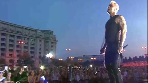 Robbie Williams, implicat într-un accident la Bucureşti 