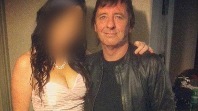 Fostul baterist al trupei AC/DC, arestat din nou în Noua Zeelandă