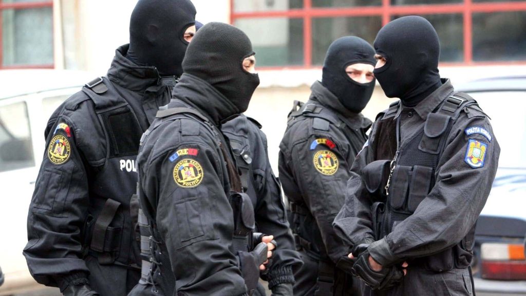 Liderul oamenilor străzii din Bucureşti, zis "Bruce Lee", reţinut pentru trafic de droguri 