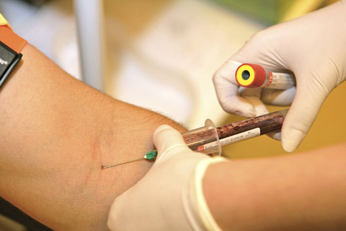 Ucraina. Medicamentele pentru 8 000 de bolnavi de SIDA, blocate din cauza conflictului cu proruşii