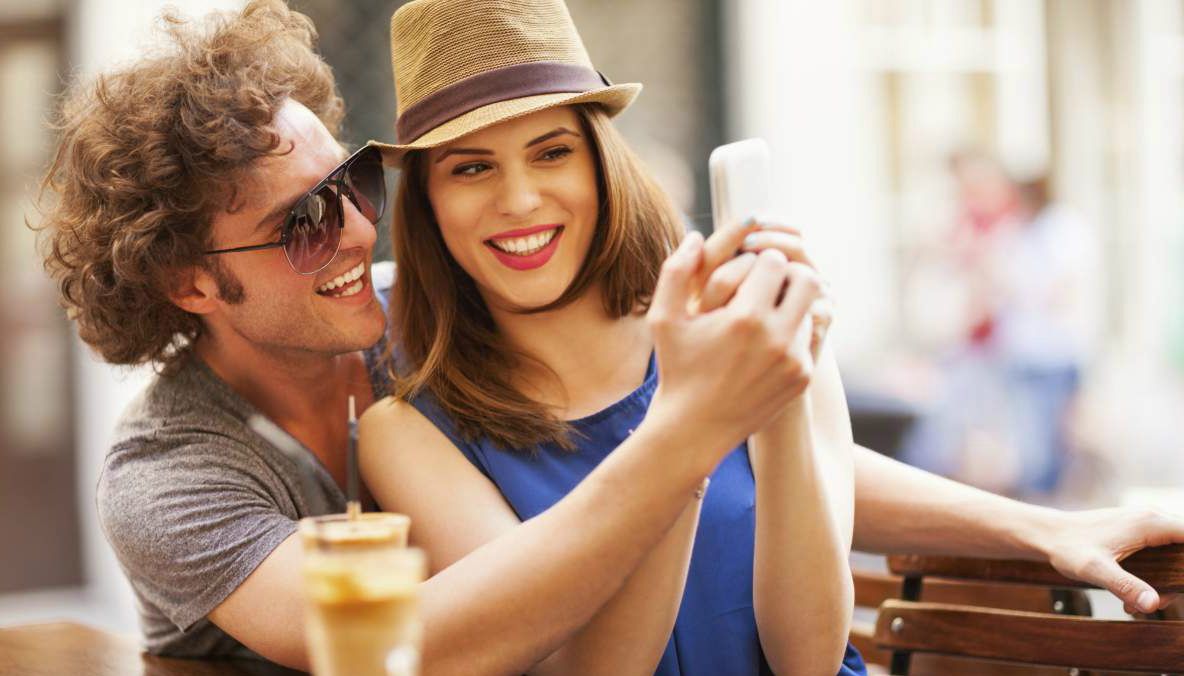 Nouă din zece utilizatori de telefon mobil, afectaţi de un sindrom. Ce efect are asupra noastră