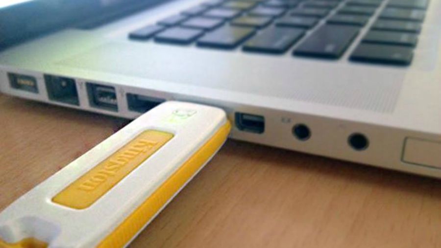 Cum faci calculatorul mai puternic doar cu un stick USB