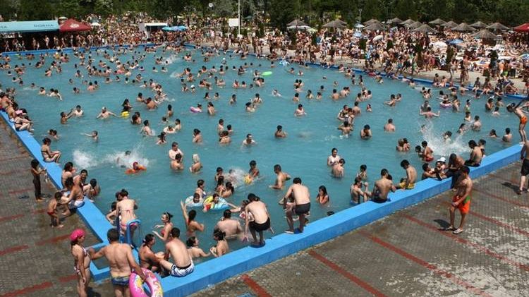 Pericolul ascuns din ştrandurile publice. De ce trebuie să faci duş înainte şi după ce ieşim din apă