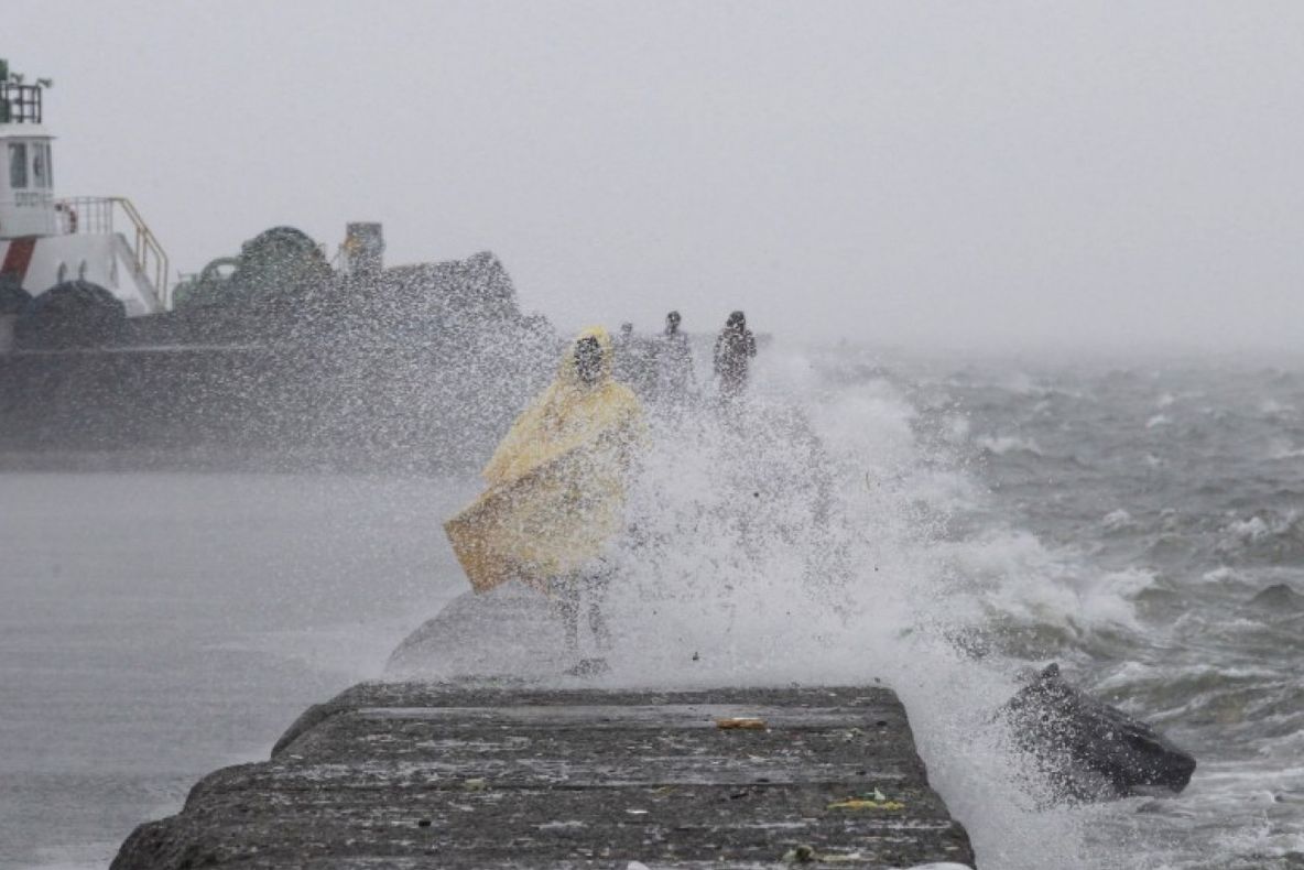 ALERTĂ în Taiwan. Super-taifunului Nepartak va lovi insula în această seară