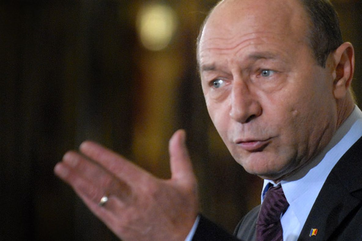 Băsescu, postare halucinantă pe Facebook. Atac fără precedent la Ponta și Iohannis