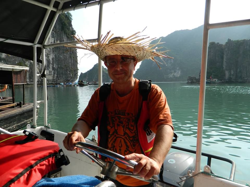 Unde au mers parlamentarii în vacanță. Ce senatori au ales Vietnam sau Indonezia