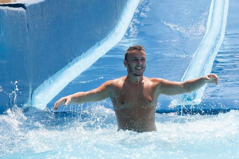 Mihai Trăistariu și-a făcut de cap în parcul acvatic!