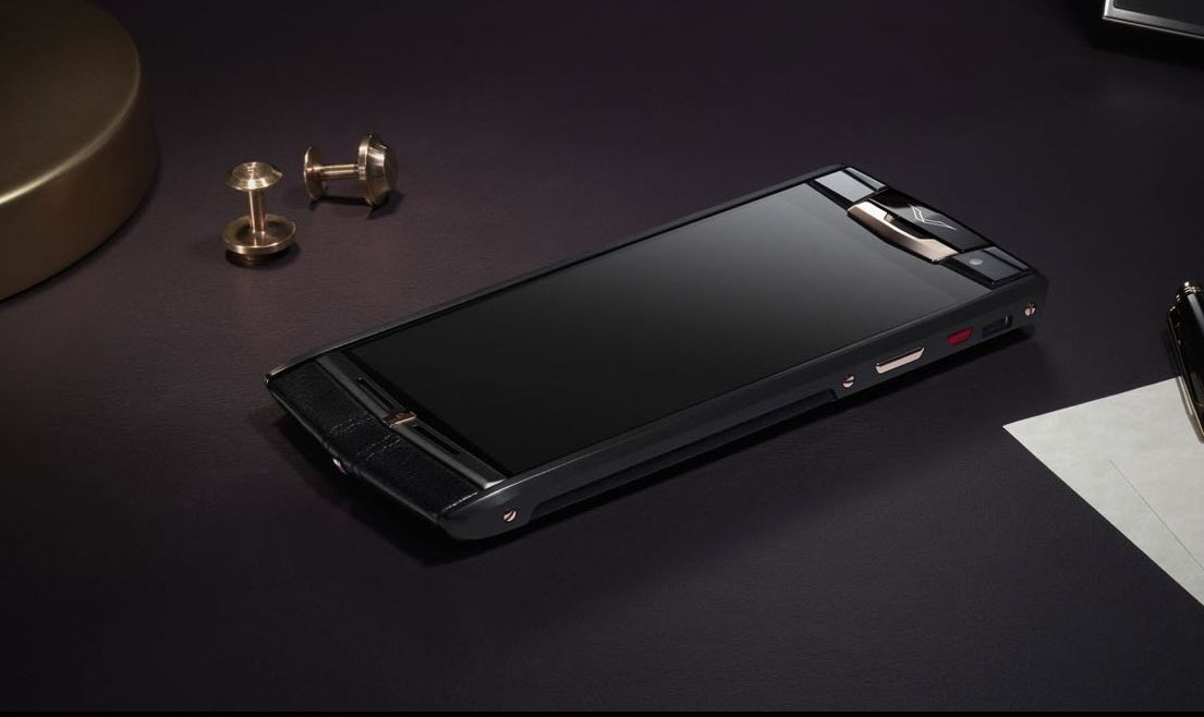 O nouă fiță Vertu! E unul dintre cele mai scumpe telefoane din lume, dar e și performant