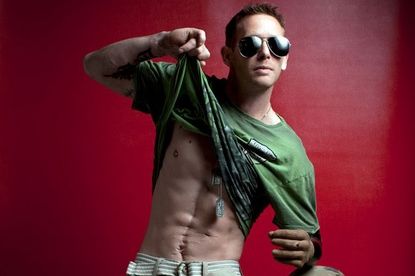 Imaginile care fac înconjurul internetului. Veterani de război, surprinşi în ipostaze incredibile!