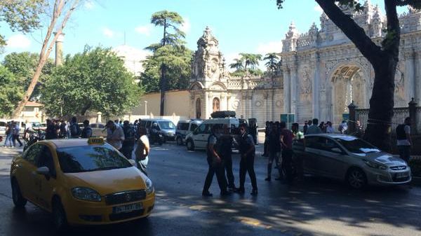 Focuri de armă lângă palatul Dolmabahce din Istanbul. Două persoane au fost arestate