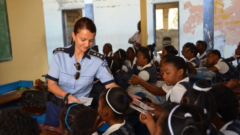 Raluca Domuța, prima polițistă care primește titlul de "Internațional Female Police Peacekeeper"