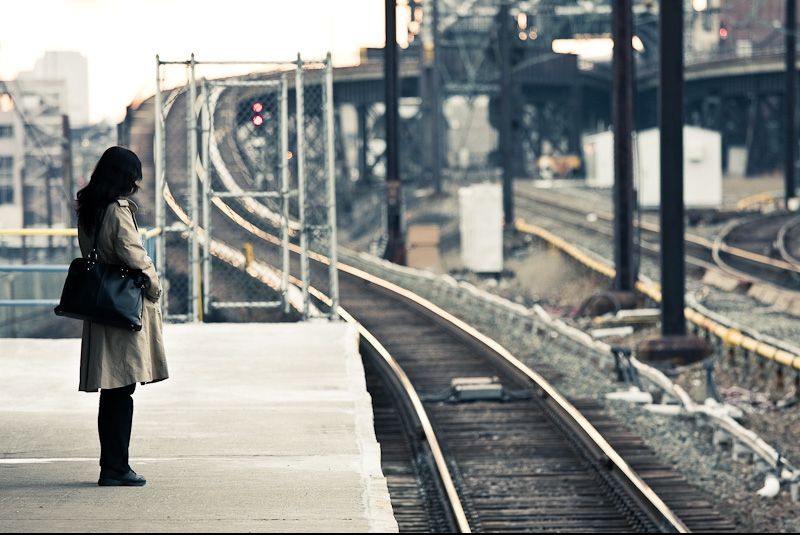 A decis să-l caute pe bărbatul care i-a zâmbit în gară. Cum sună anunțul femeii