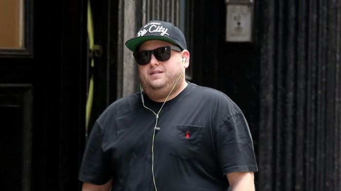 Are 136 de kg şi câştigă 30 de milioane de dolari pe an. Uite cât de frumoasă este iubita lui