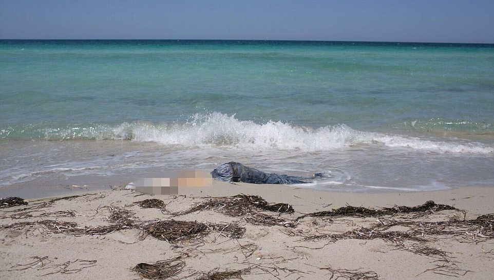 Cadavrele descompuse ale unor imigranți, descoperite pe o plajă din Mediterană