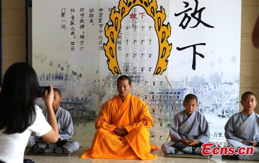 Cinci călugări Shaolin au lansat o provocare-șoc într-un zgârâie-nori de birouri. Ce a urmat