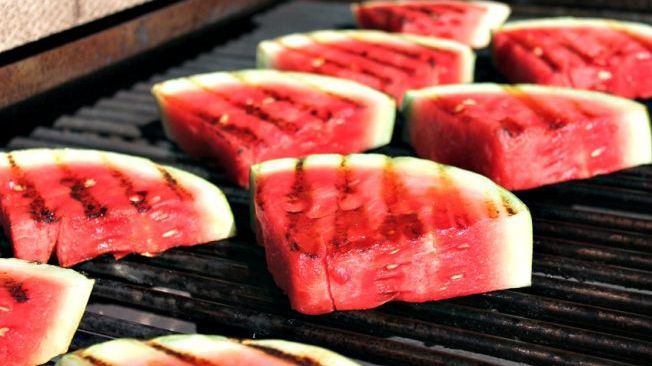 Pepene roşu la grătar, deliciul neştiut până acum al verii