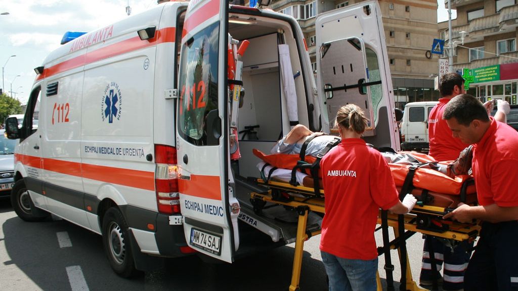 O butelie a explodat într-o locuinţă din Prahova: Un copil de 7 ani şi părinţii săi, răniţi