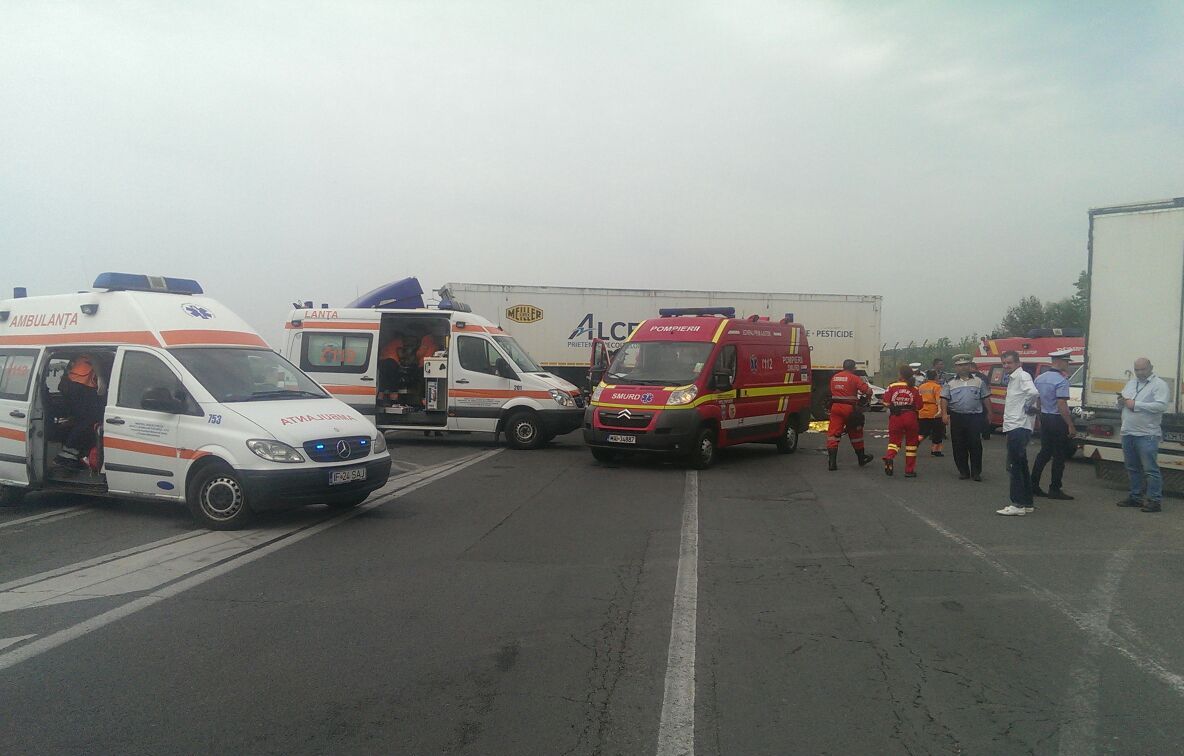 VIDEO GRAV ACCIDENT în Dej. Și-a salvat soția ÎNSĂRCINATĂ înainte ca mașina să ia FOC