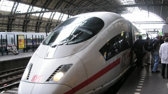 Tragedie în Franţa. Trei morţi, după ce un tren a lovit o maşină