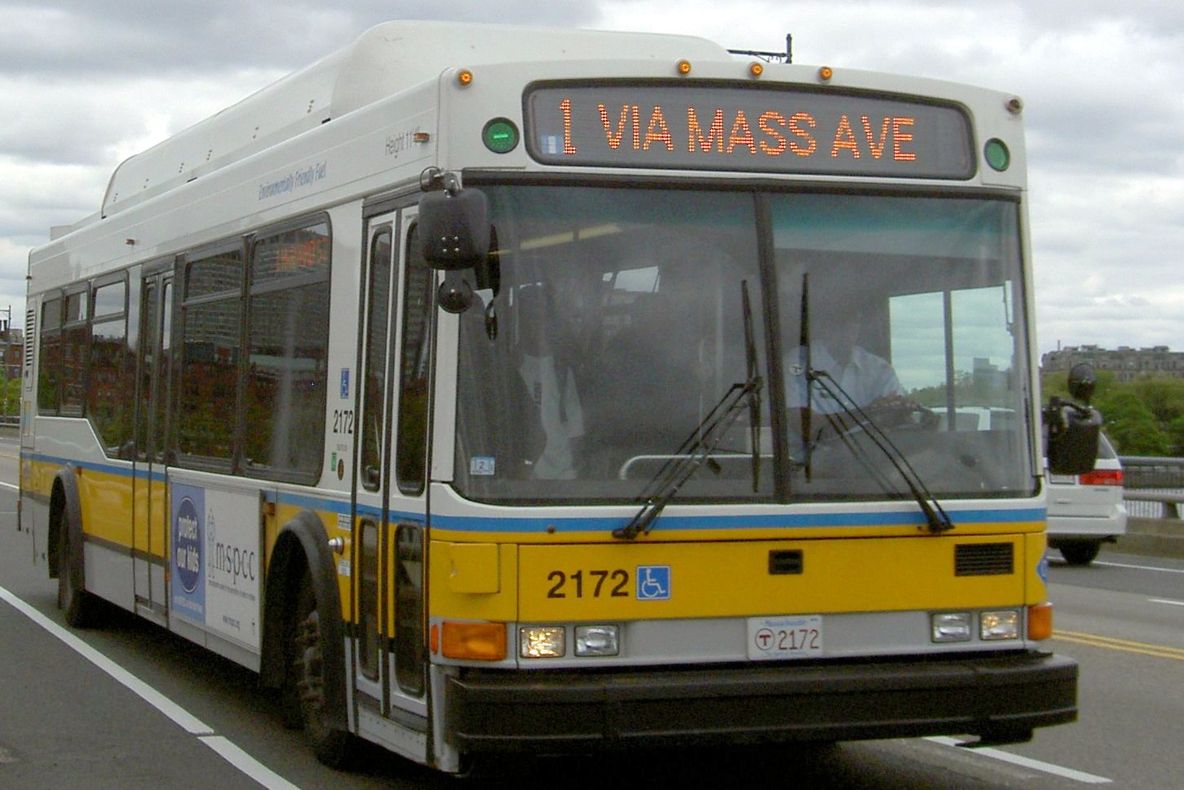 A lăsat autobuzul în stație și a mers să-și cumpere o gustare. A rămas uimit ce a găsit pe mașină