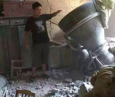 O bucată dintr-o rachetă spațială a căzut pe casa unui chinez. Ce surpriză a avut în pod