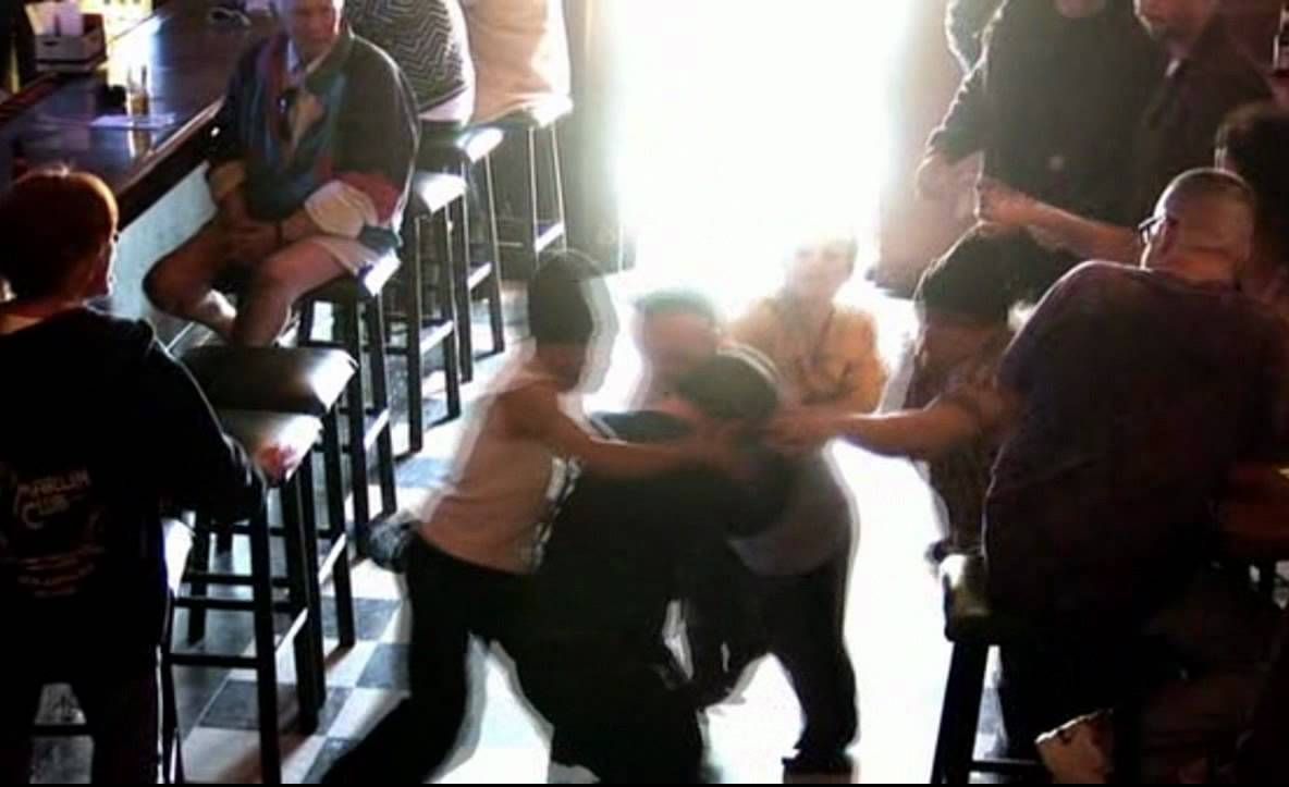 A ajuns la spital în urma unei bătăi la bar. Ce au descoperit medicii în colonul bărbatului