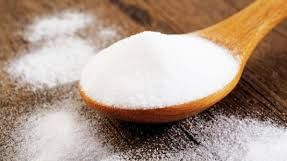 Spală-te pe față cu bicarbonat de sodiu. Scapi de aceste patru probleme care îți dau bătăi de cap