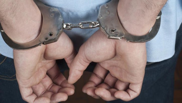 Poliţia l-a prins la scurt timp după ce a violat o femeie de 53 de ani. Relatarea ei, îngrozitoare