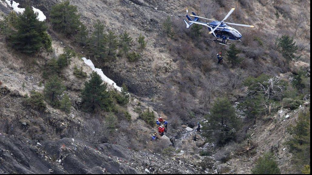 Avionul prăbușit între Argeș și Brașov, de negăsit. Căutări disperate în munţi: opt aparate, în aer