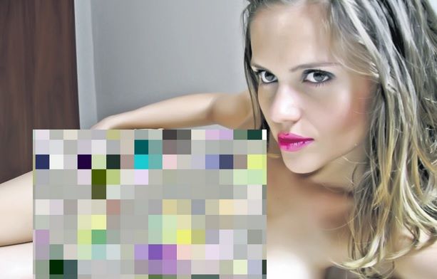 Poza care încinge internetul. Cristina Siscanu, fără haine pe coperta unei reviste pentru bărbaţi