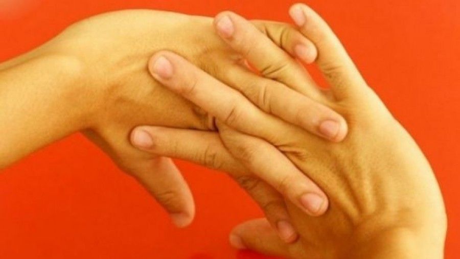 Ce se întâmplă dacă îţi trosneşti degetele? Nu o sa mai faci asta niciodată