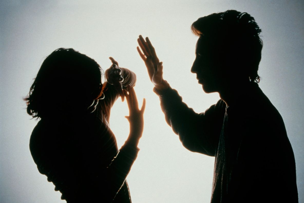 Botoșăneancă bătută crunt de un bărbat care a încercat s-o violeze