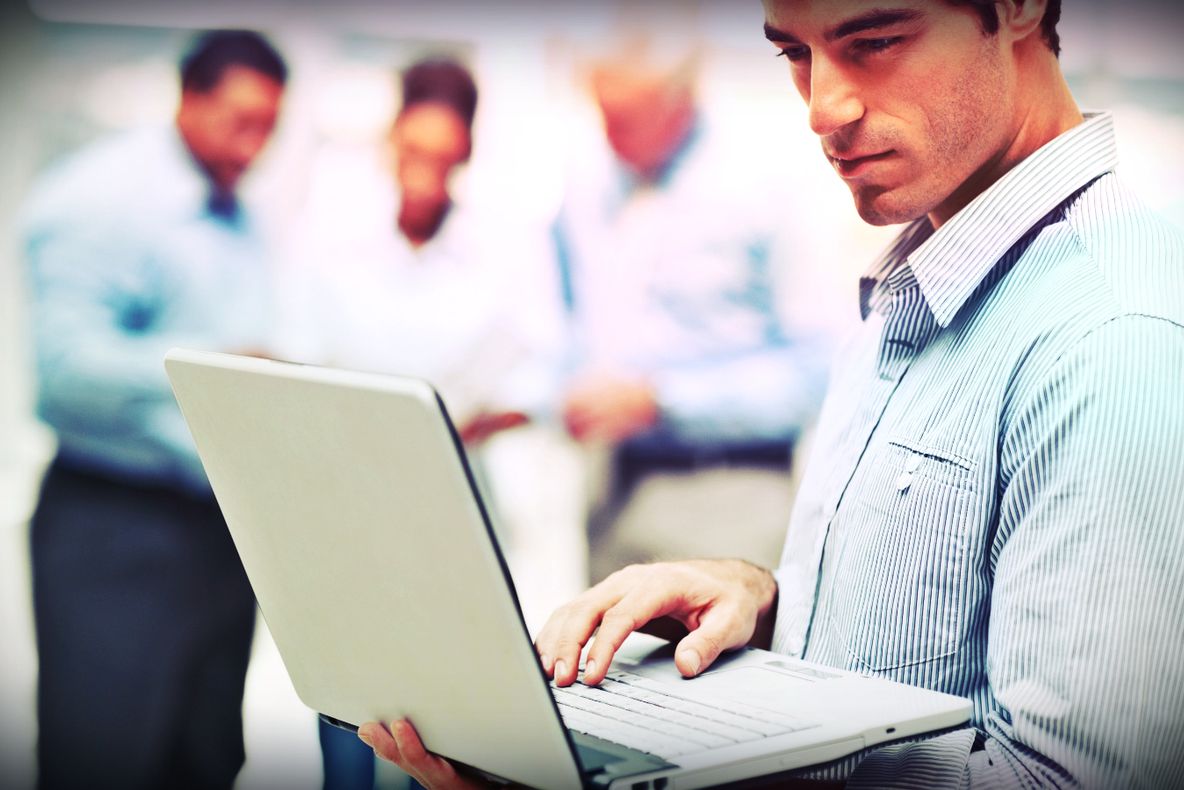 Reduceri masive eMAG – Cele mai bune și mai ieftine laptopuri