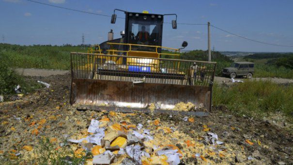 Rusia şi embargoul impus UE. Distruge cu buldozerul produsele europene, dar păstrează caviarul