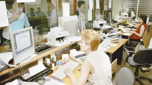 Funcţionarii publici cer majorări salariale. Vor negocieri cu Dragnea şi Oprea