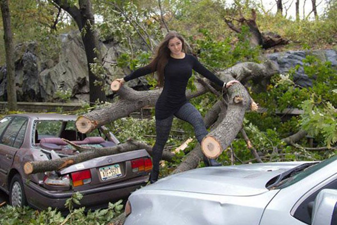 Au vrut să fie sexy, dar s-au făcut de râs. Iată cele mai penibile fotografii de pe internet