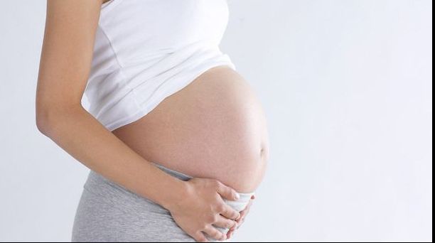 Această femeie a născut de două ori într-o singură săptămână. Cum a fost posibil aşa ceva