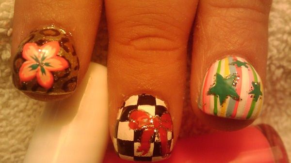 O nouă modă hidoasă în materie de manichiură: unghiile "Bubbles"