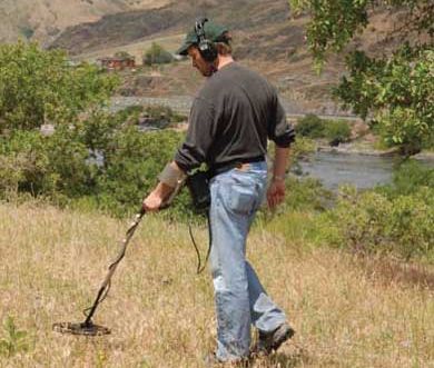 Ce au descoperit câţiva căutători de comori, lângă o cabană din Predeal. Poliţia are o probă-cheie