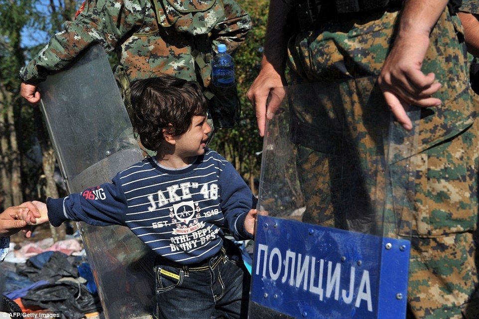 Criza imigranţilor, mai greu de gestionat decât criza Greciei. Liderii UE nu găsesc o rezolvare