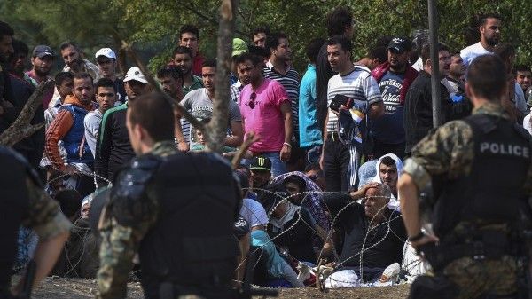 Ministrul austriac de externe, anunţ cumplit despre situaţia imigranţilor din Macedonia