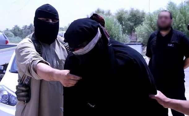 A încercat să fugă de Statul Islamic, deghizat în femeie. Ce a urmat este îngrozitor