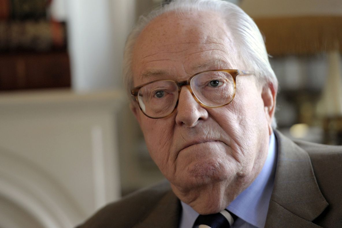 Schimbare radicală în Franța: Liderul istoric al extremei drepte, exclus din Frontul Național 