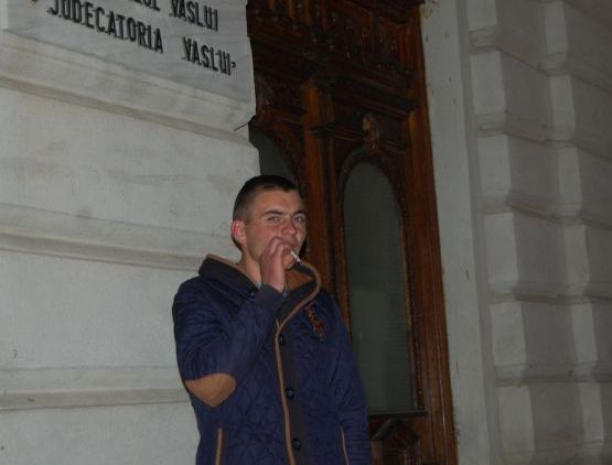 Martorul care a refuzat să participe la viol îi îngroapă pe violatorii din Vaslui