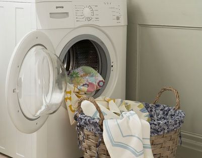 Salvat de pompieri după trei ore petrecute în maşina de spălat