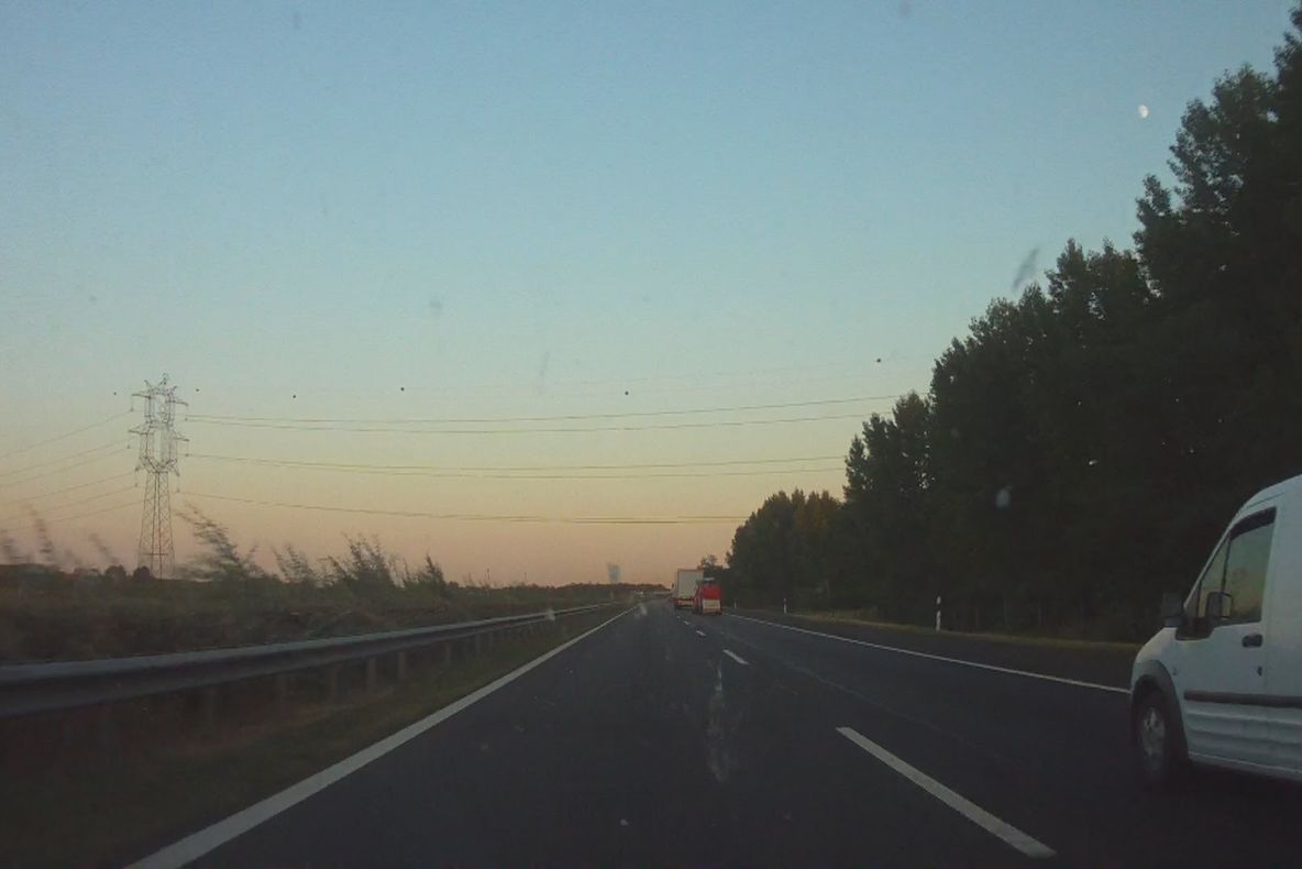 10 răniți după ce o camionetă cu refugiați sirieni condusă de un român s-a răsturnat, în Ungaria