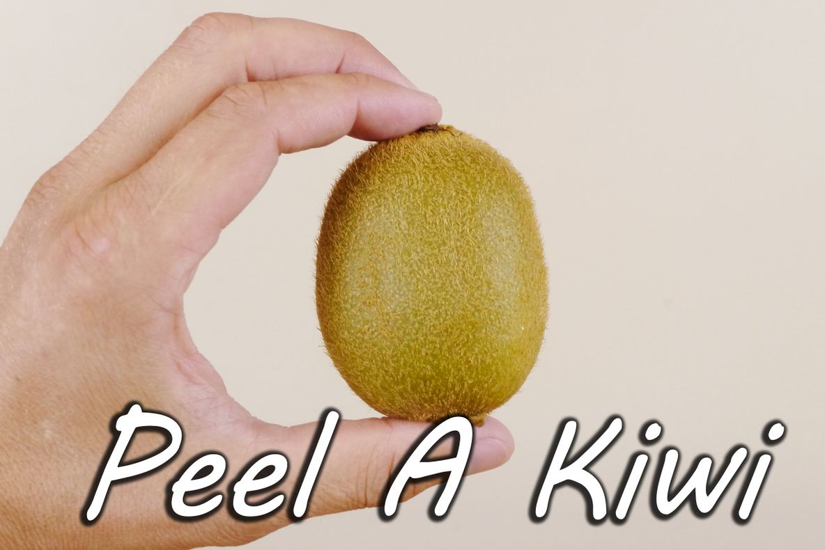 Cum separi pulpa unui kiwi sau a unui mango de coajă, în doar 5 secunde, fără vreun aparat - VIDEO