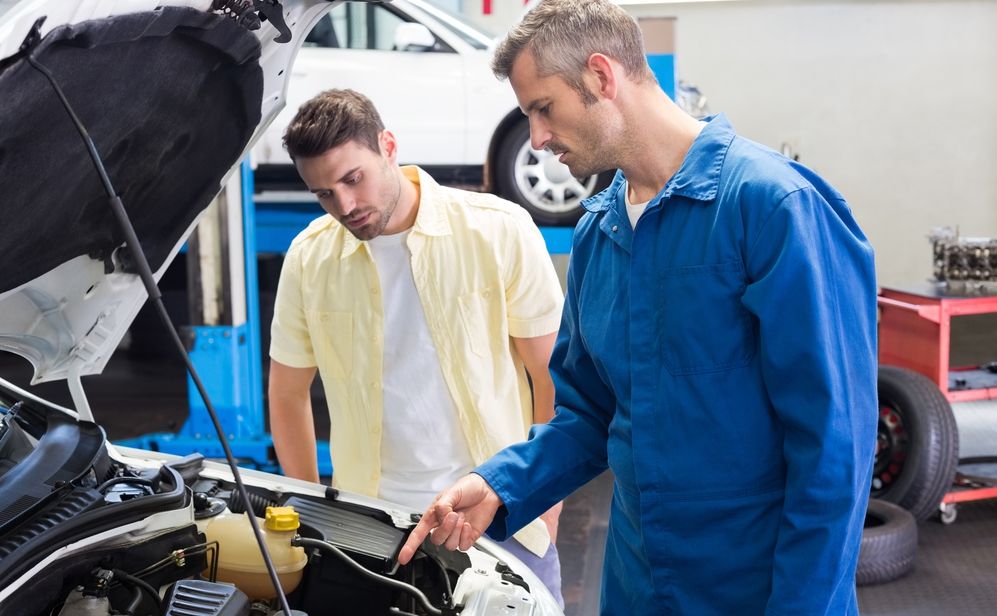 Câţi bani plătesc românii în fiecare an pentru a-şi repara maşinile