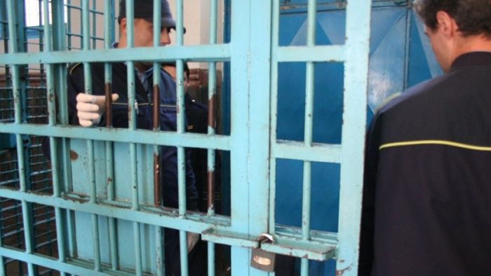 Angajaţii din penitenciare, în stradă. Miting cu 400 de oameni în fața Ministerului Justiției 