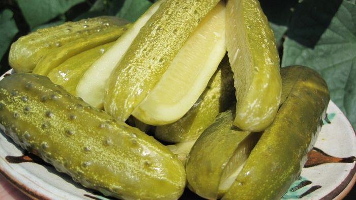 Cum faci castraveți murați la soare delicioşi. Ingredientul secret